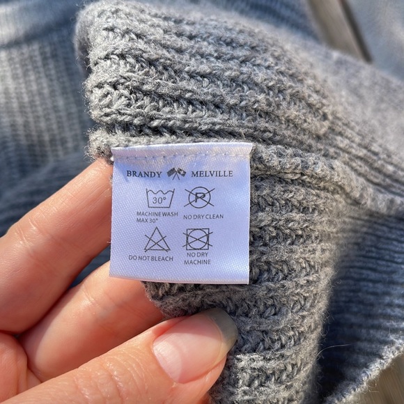 Brandy Melville Grey Sweater - Picture 7 of 8
